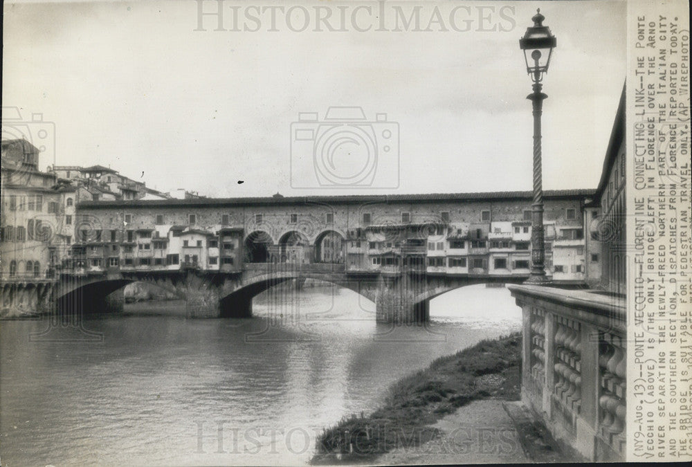 1944 Press Photo The Ponte Vecchio, only bridge left in Florence Italy - Historic Images