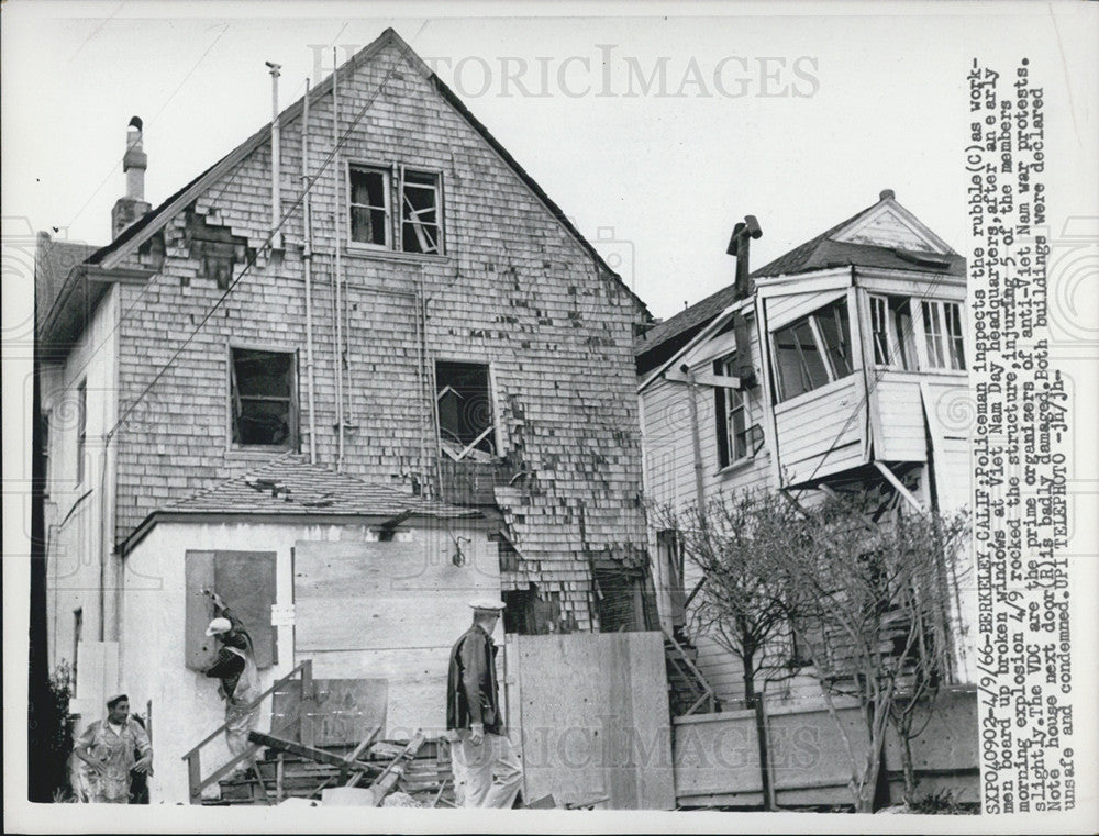 1966 Press Photo Policeman inspect rubbles at Vietnam Day headquarters - Historic Images