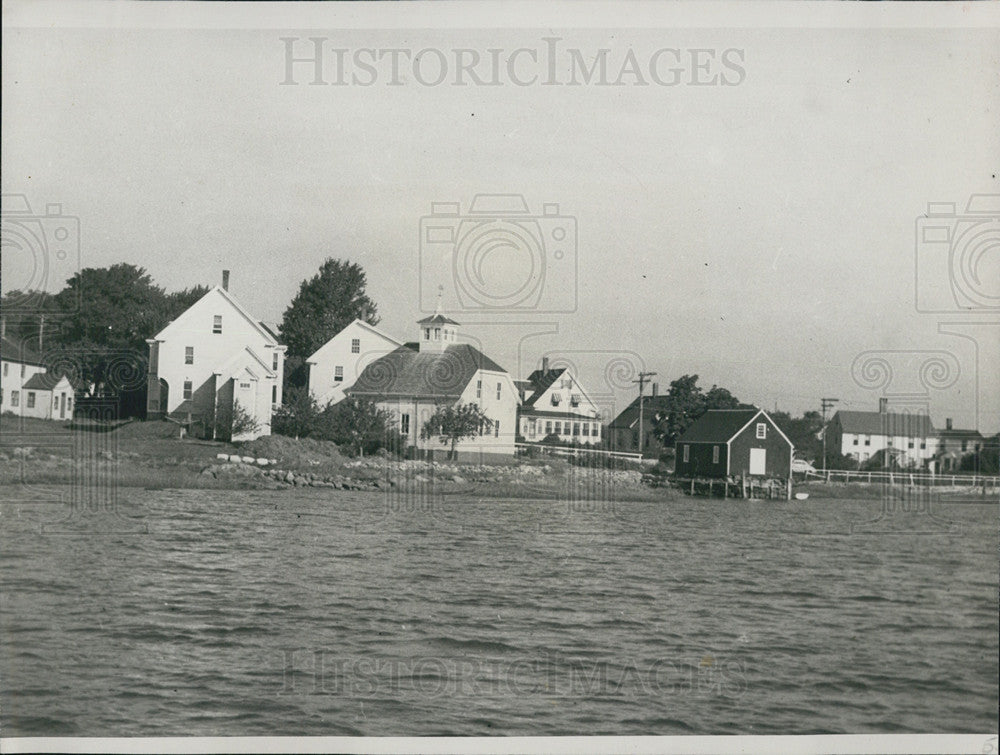 1949 Press Photo High Tide Waterfront Maine Island Lake Summer Resort - Historic Images