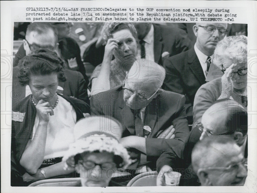 1964 Press Photo Delegates at the GOP convention dose off during the debates - Historic Images