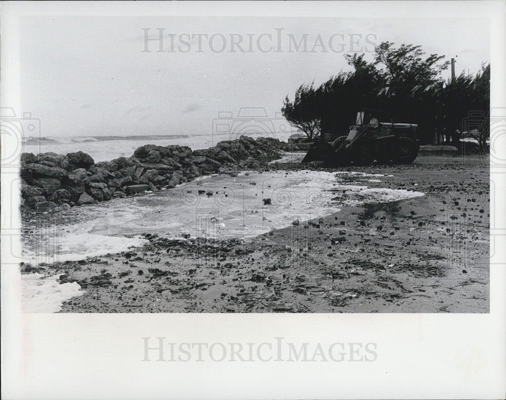1975 Press Photo Aftermath of the hurricane Eloise at Manatee County - Historic Images