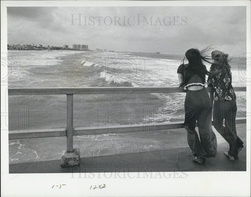 1975 Press Photo Rainy Backlash from Hurricane Eloise - Historic Images