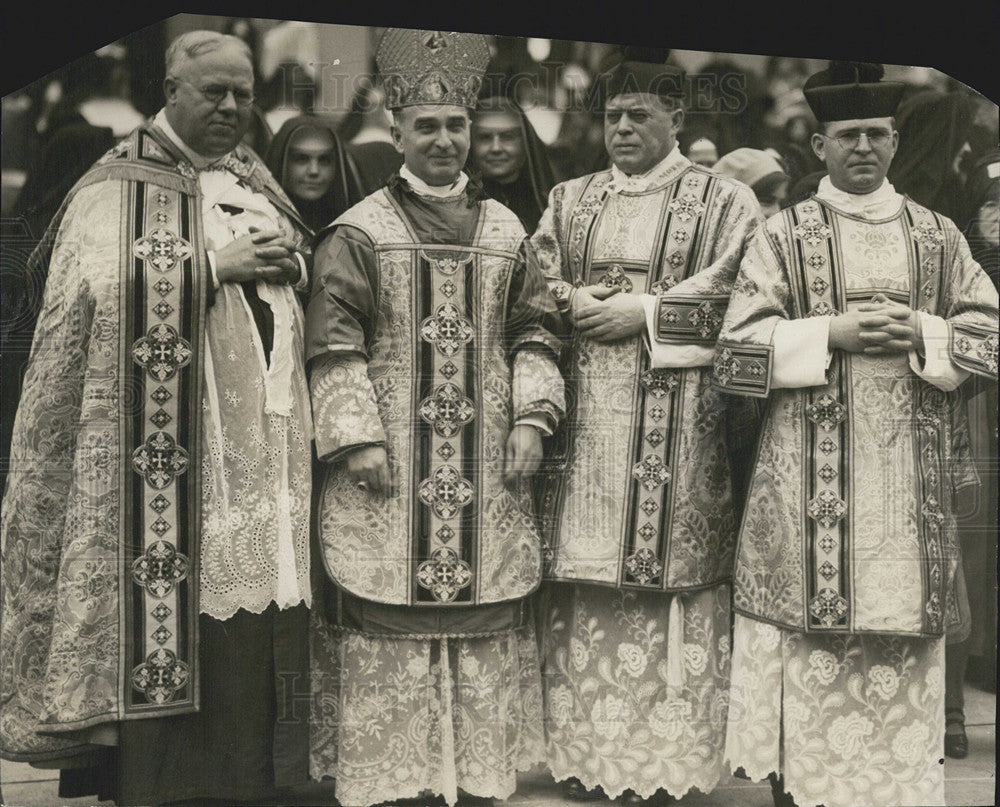 1928 Press Photo Rev. E. Donclanville, Rt. Rev. Bernard J. Sheil Aux. Bishop - Historic Images