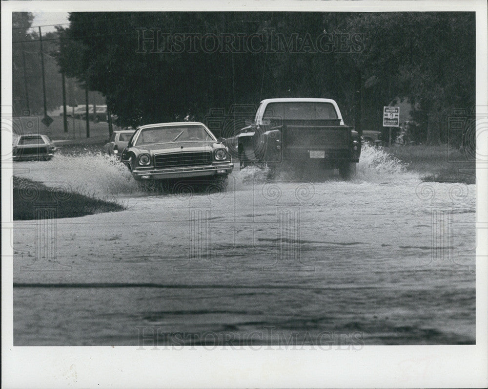 1976 Press Photo Madison Street New Port Richey Flooding - Historic Images