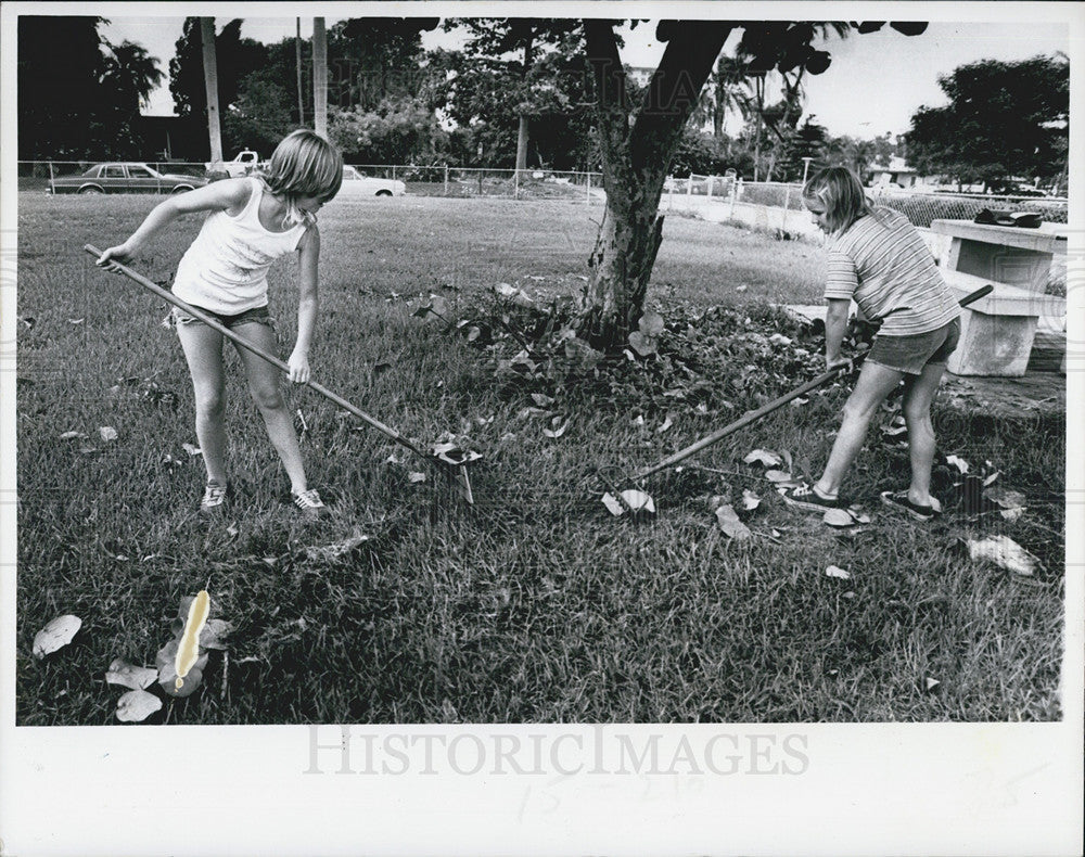 1977 Press Photo Bradenton Branch debris Girls Club thunderstorm - Historic Images