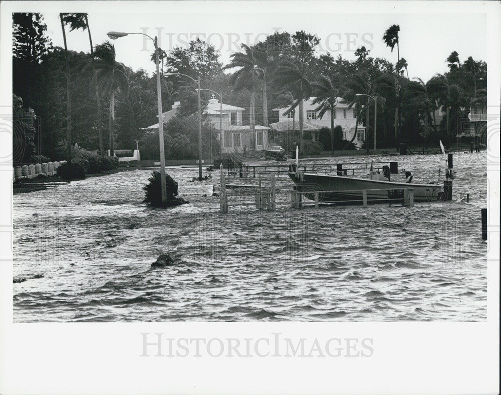 1982 Press Photo St. Petersburg flooding boat - Historic Images