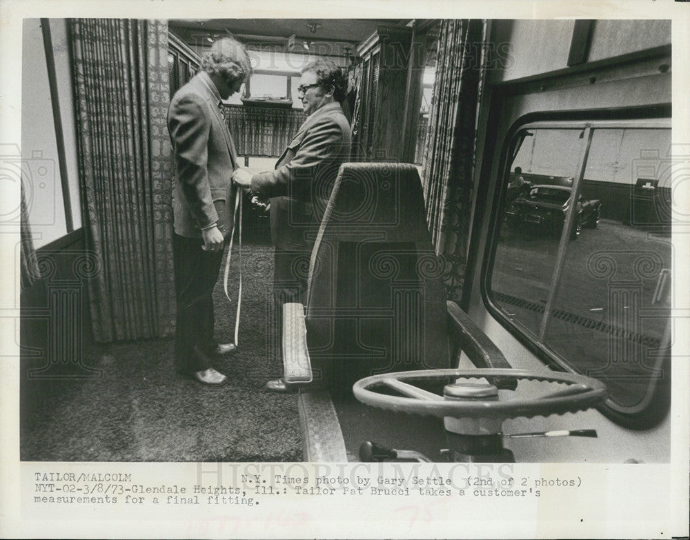 1973 Press Photo Tailor Pat Brucci takes customer&#39;s measurements for final fitting - Historic Images