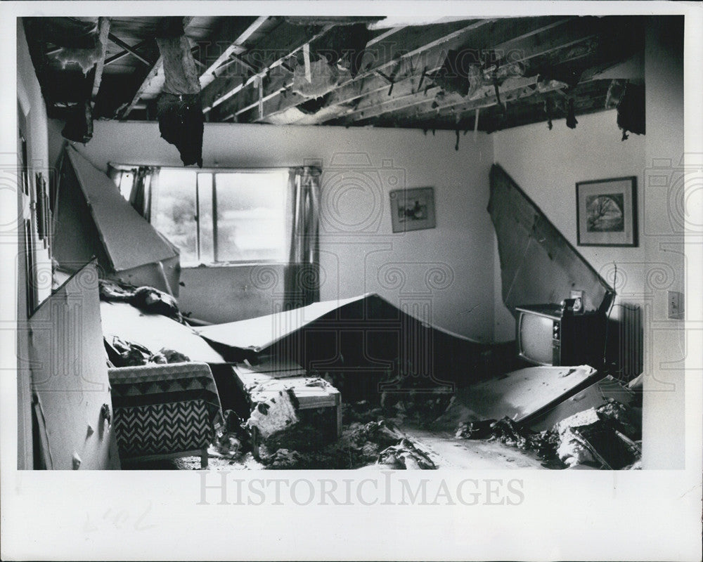 1979 Press Photo Ceiling Collapse At Tanglewood Apartments From Weight Of Rain - Historic Images