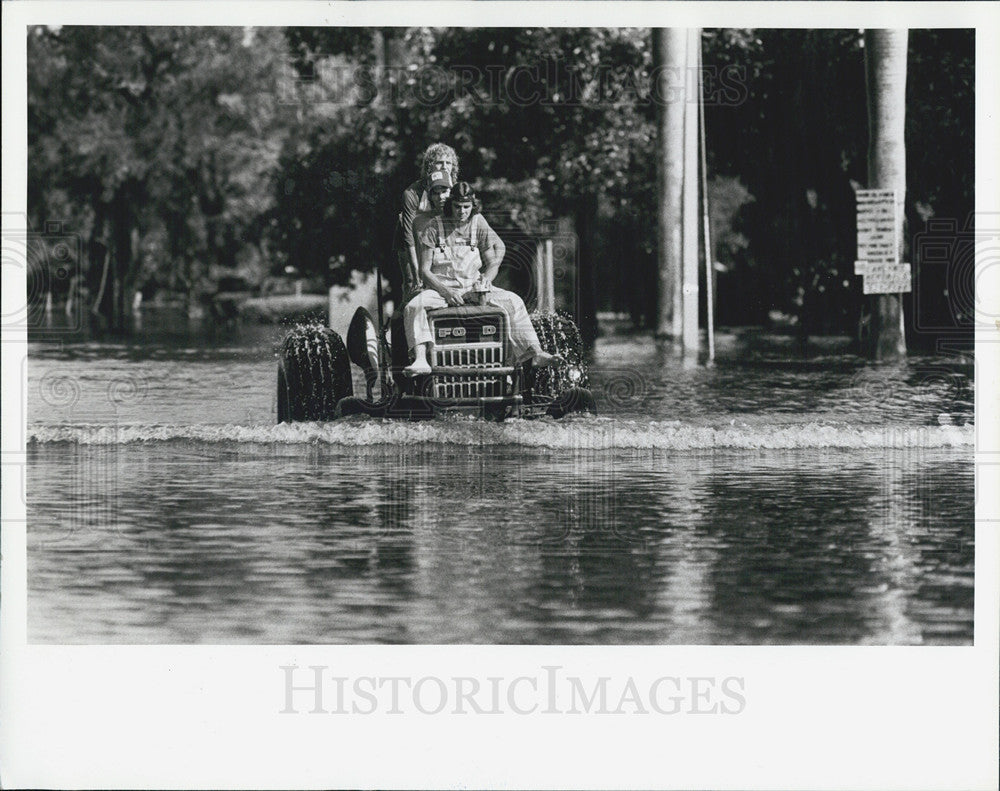 1982 Press Photo Storm aftermath in FL. - Historic Images