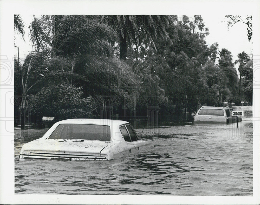 1982 Press Photo flooding Gulfport streets impassable - Historic Images