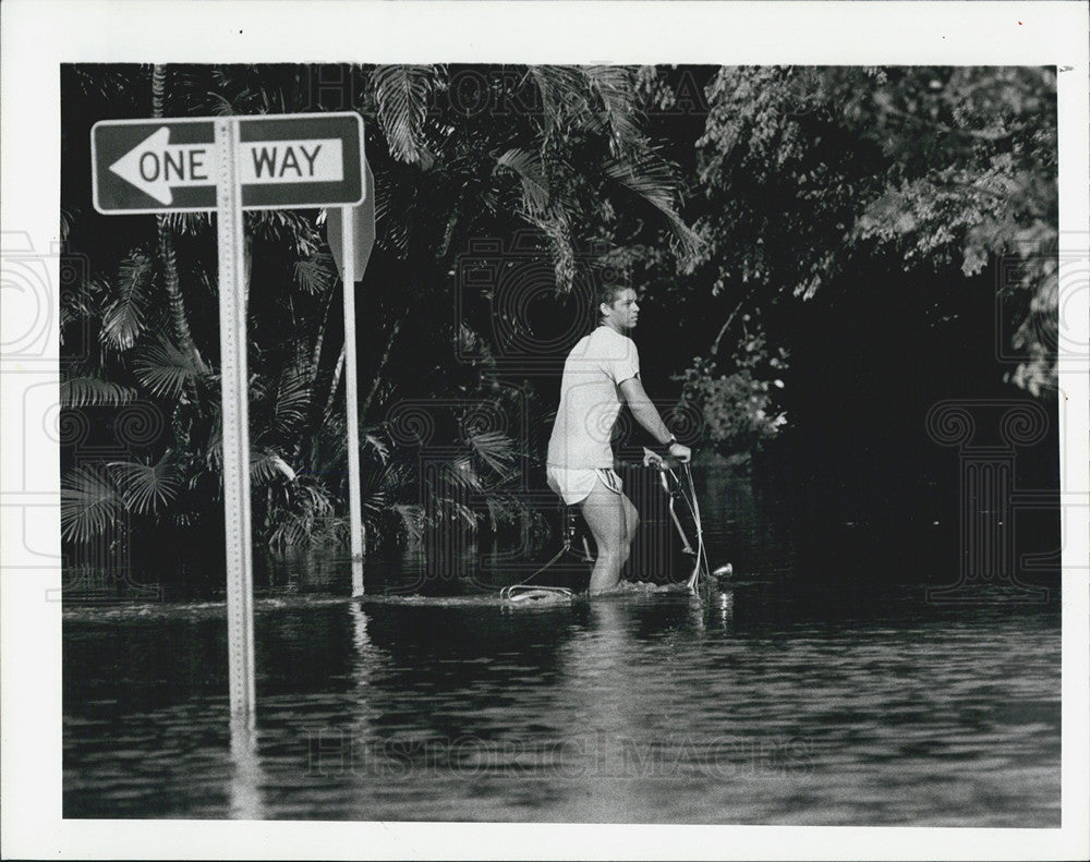 1982 Press Photo Man Cycles In Flooded Snell Isle In St Petersburg - Historic Images