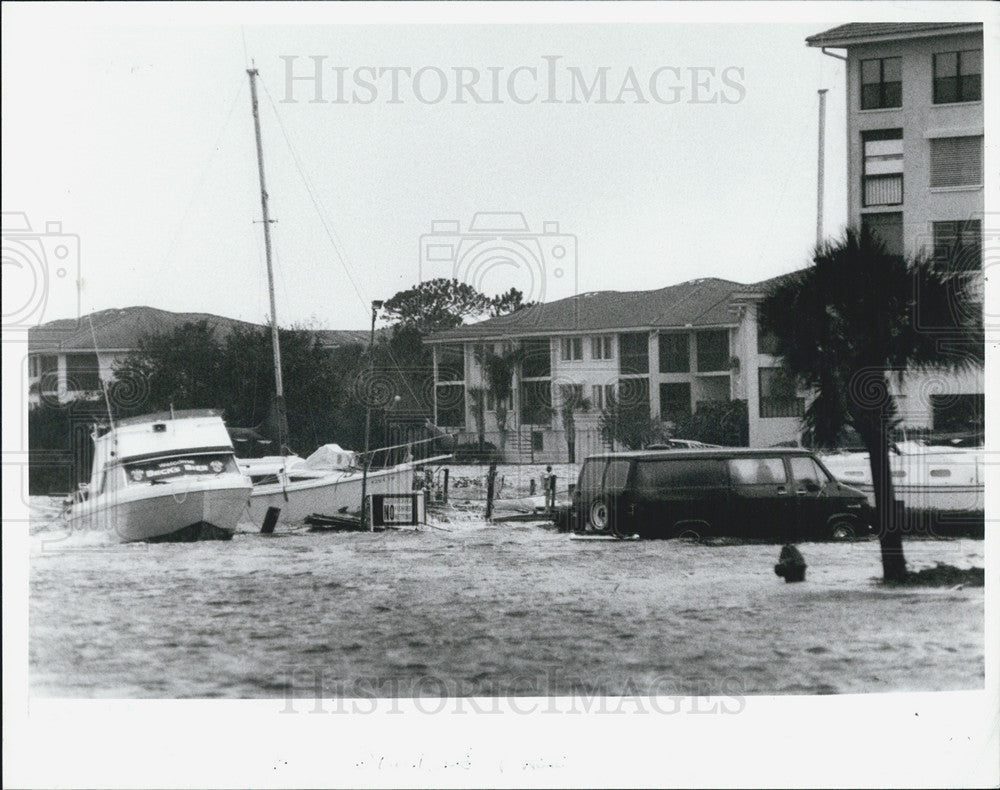 1993 Press Photo Boat sits in a flooded parking lot next to a marina at Klosterman Rd - Historic Images