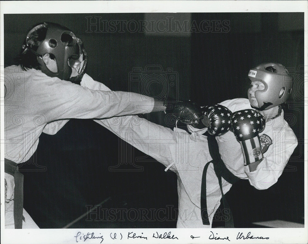 1985 Press Photo Tae Kwon Do match between Kevin Walker &amp; Diane Urbanus - Historic Images