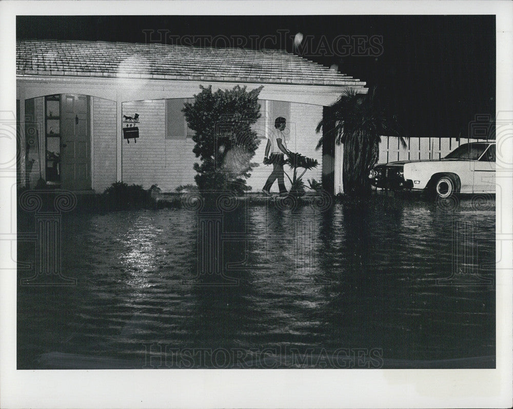 1977 Press Photo flooded streets at Pinellas &amp; Hillsborough counties - Historic Images