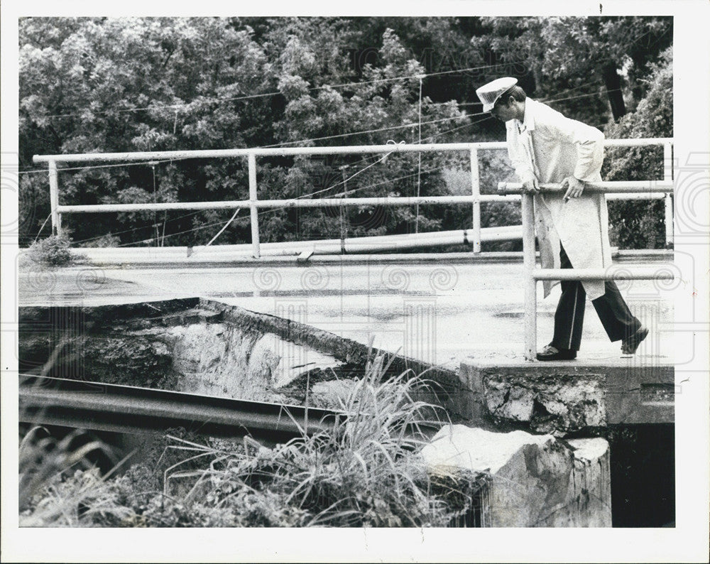 1979 Press Photo Summer storm washes out bridge on 38th Ave,Pinellas Co - Historic Images