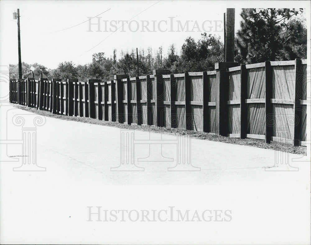 1987 Press Photo Hillsborough Streets Walls Tampa Florida - Historic Images