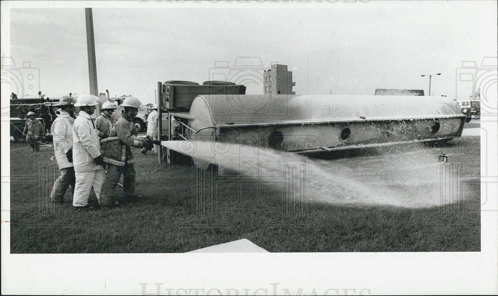 1985 Press Photo Tampa Firefighters - Historic Images