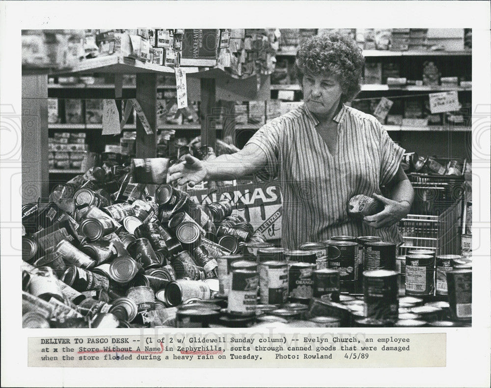 1987 Press Photo Evelyn church employee store - Historic Images