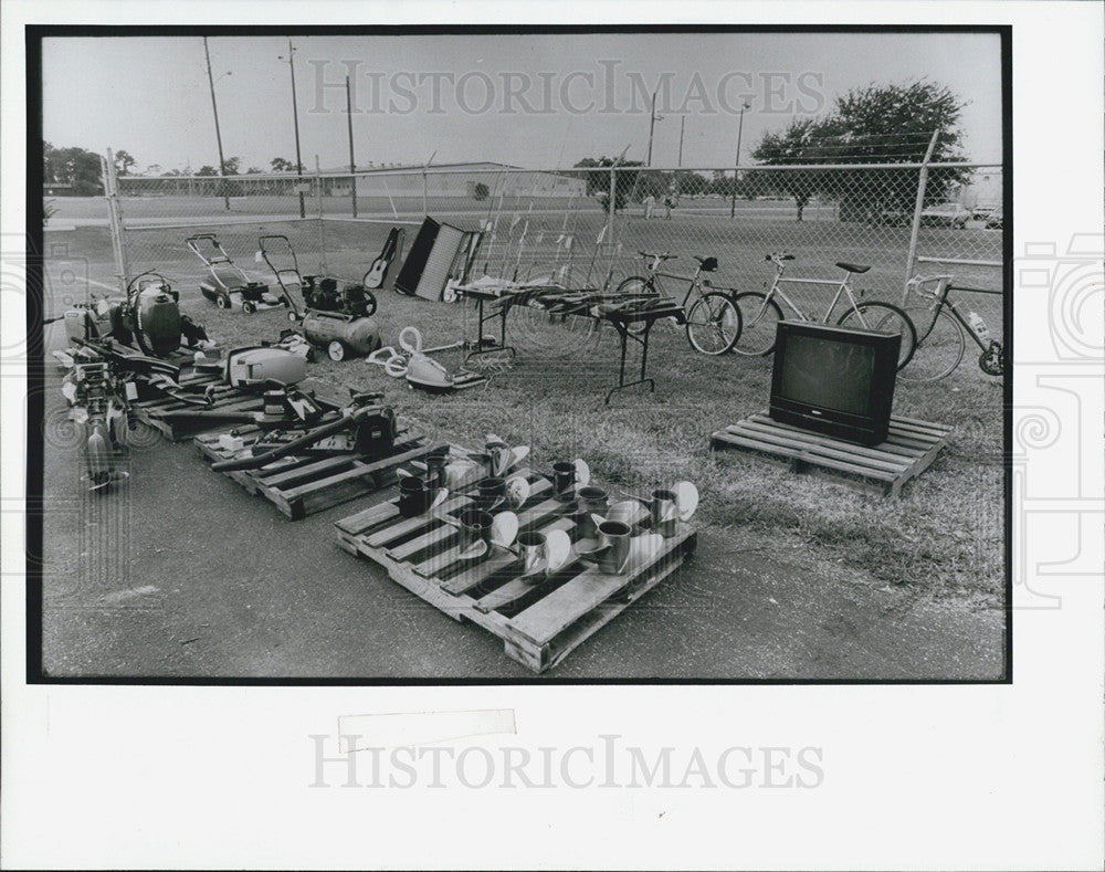 1991 Press Photo Pawn shop sting items - Historic Images