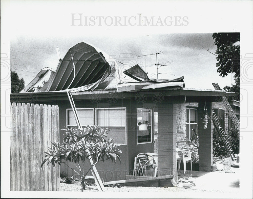 1991 Press Photo Damage To Home Roof From Heavy Storm - Historic Images