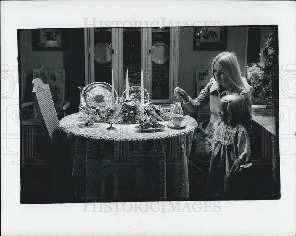 1973 Press Photo Silver Gifts Tray Coffee Service Butter Dish Centerpiece - Historic Images