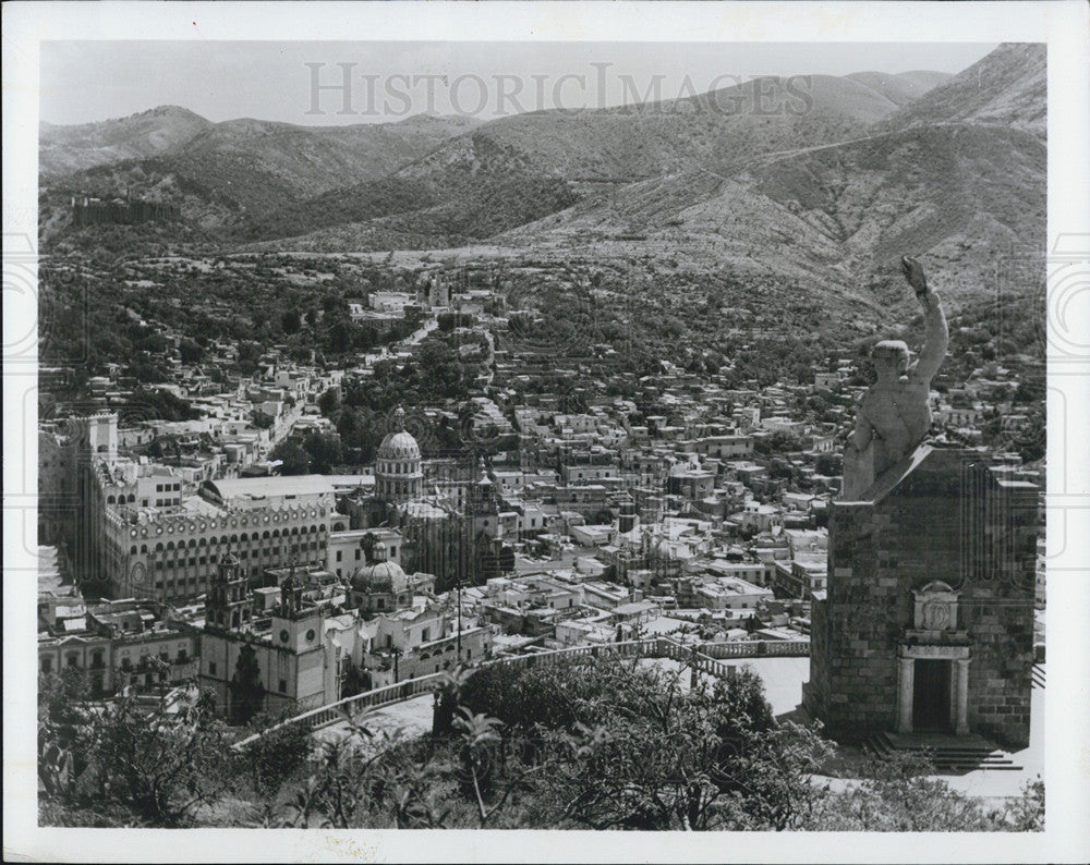 1975 Press Photo Statue Of Mexican Independence Of Pipila Overlooking Guanjuato - Historic Images