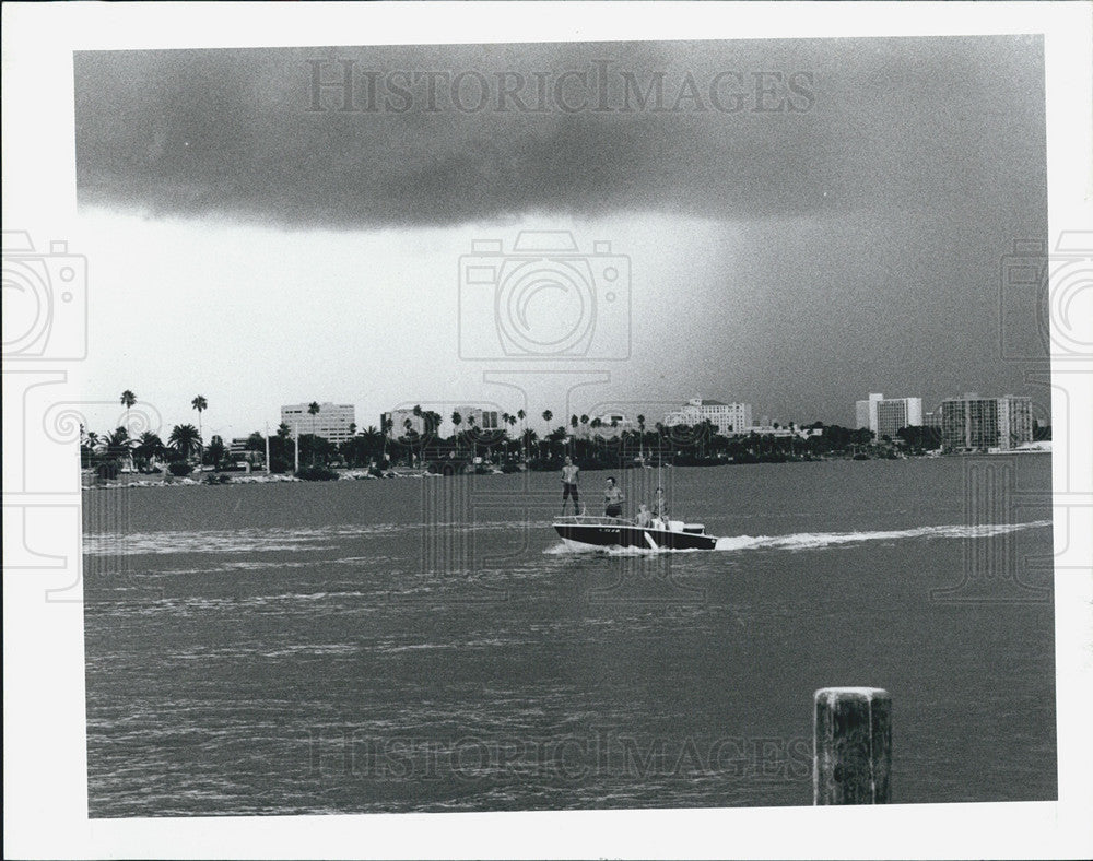 1988 Press Photo Boat Clearwater Harbor Storm Clouds - Historic Images