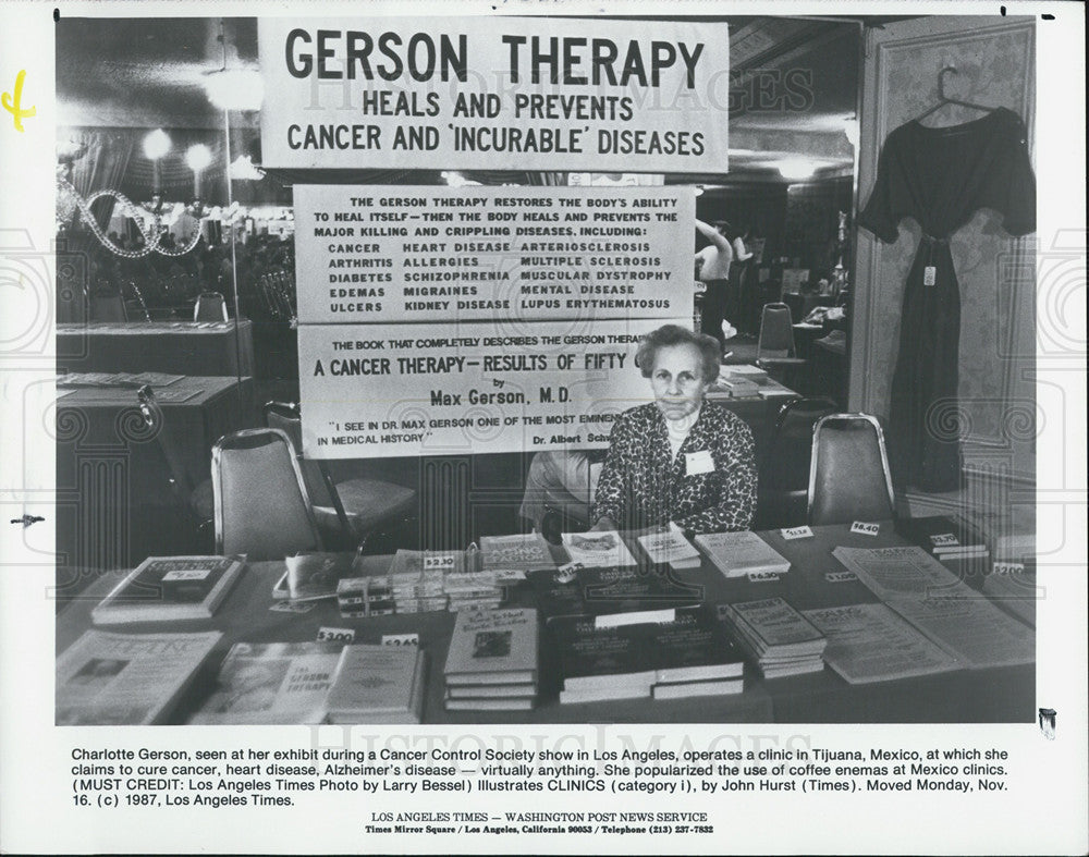 1988 Press Photo Charlotte Gerson Cancer Control Society Show, La, California - Historic Images