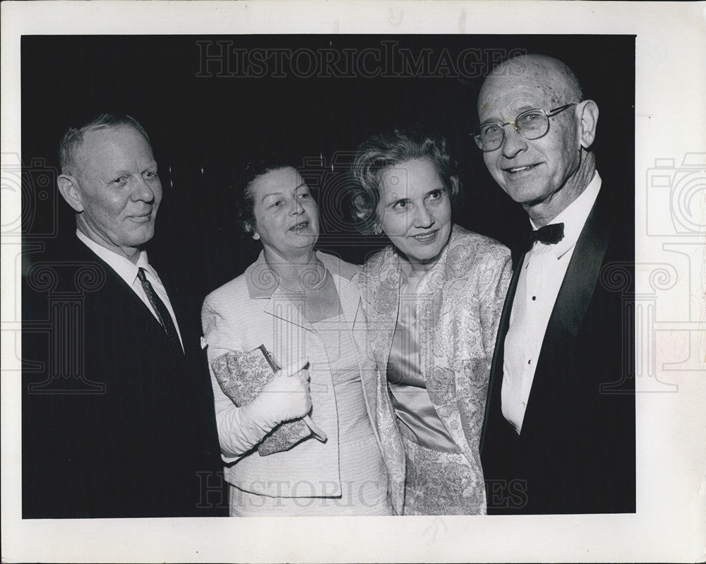 1965 Press Photo Mrs Sumter Lowry and Friends Tampa, Florida - Historic Images