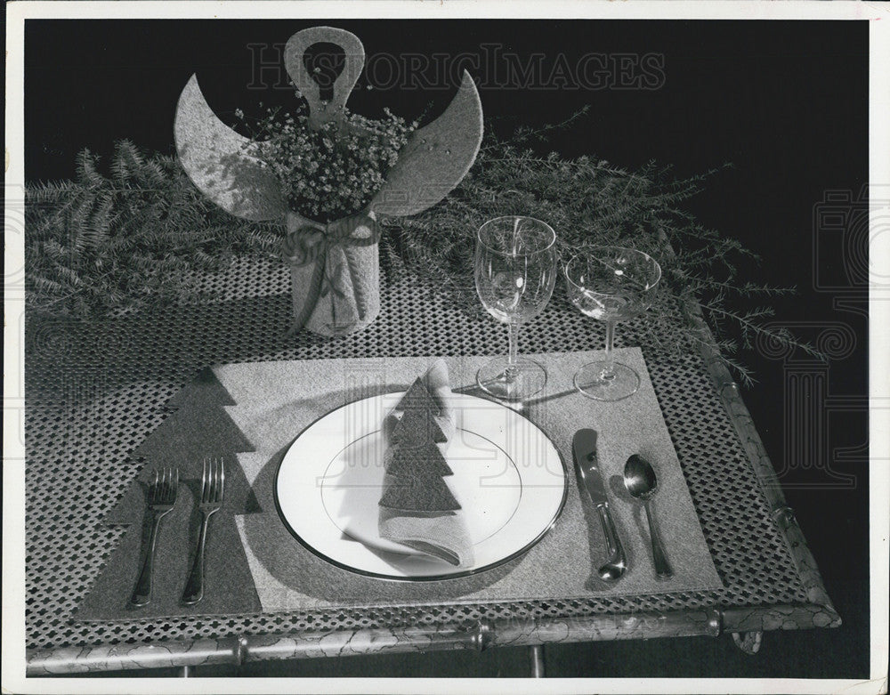 1972 Press Photo Decorative Serviceable Christmas Placemat - Historic Images