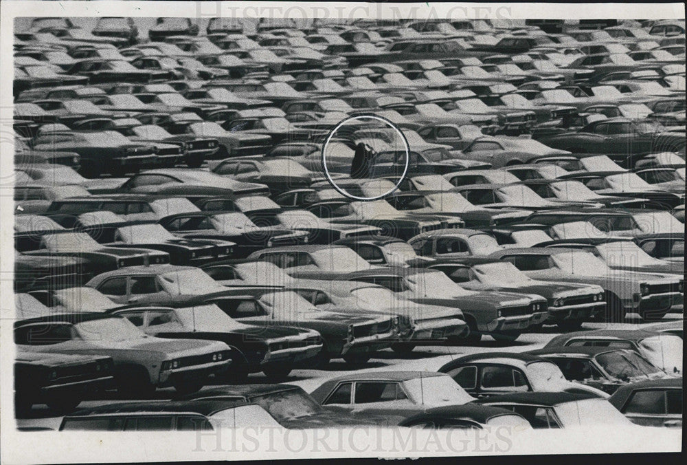 1969 Press Photo Parked Cars in Monroe St Looks Alike Because of Thin Snow - Historic Images