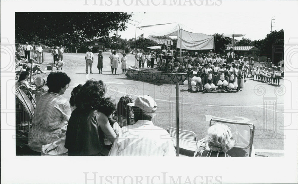 1987 Press Photo Crowds Auto Show - Historic Images