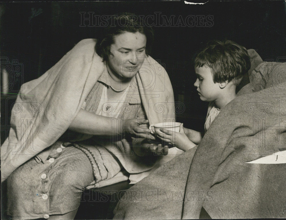 Press Photo Mrs. Bennett and her daughter Lois - Historic Images