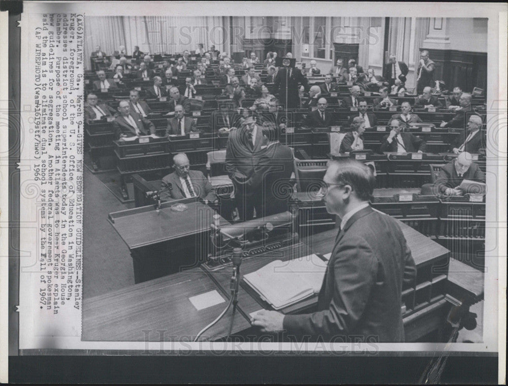 1966 Press Photo Stanley Kruger of U.S.Office of Education in Washington - Historic Images