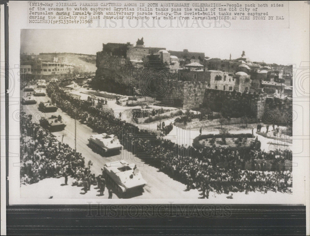 1968 Press Photo Israel Parade Captured Egyptian Stalin Tanks Jerusalem - Historic Images