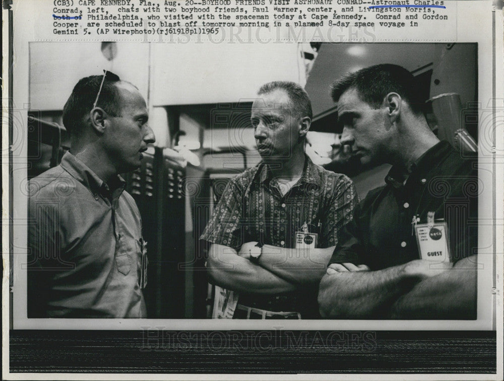 1965 Press Photo Astronaut Charles Conrad Friends Paul Warner Livingston Morris - Historic Images