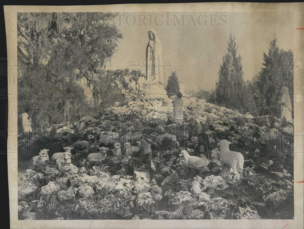 1973 Press Photo Mrs. Julie Nehrer of Floral City is &quot;Keeper of the Shrine&quot; - Historic Images