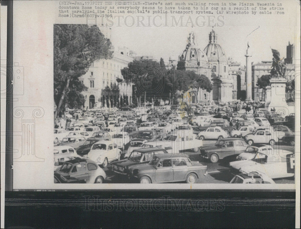 1969 Press Photo Piazza Venezia in downtown Rome - Historic Images