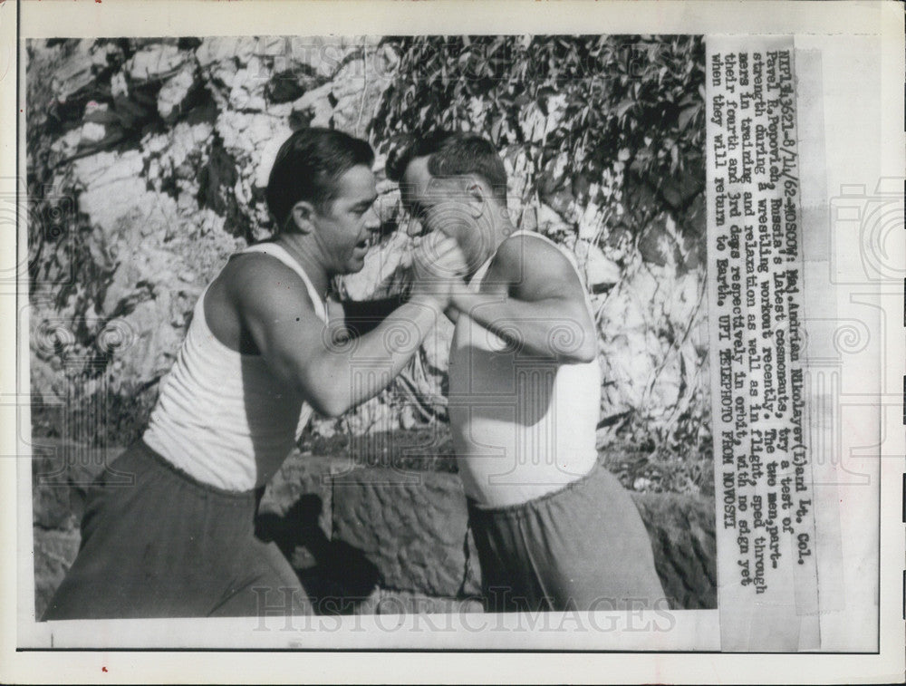 1962 Press Photo Cosmonauts Maj Andrian Nikolayev & Lt Col Pavel Popovich wrestling - Historic Images