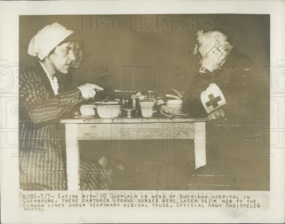 1944 Press Photo Two German Nurses eating in the mess of the American Hospital - Historic Images