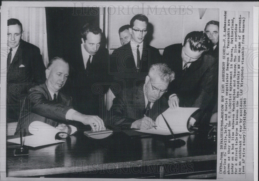 1963 Press Photo US Ambassador Charles C Stelle and Soviet Semyon Tsarapkin - Historic Images