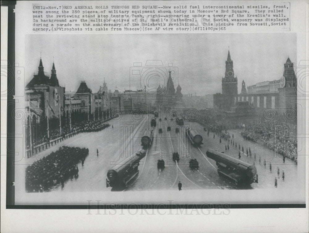 1965 Press Photo New Solid fuel Intercontinental missiles on parade in Red Square - Historic Images