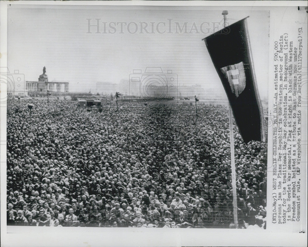 1951 Press Photo West Berlin Celebrates May Day Plaza Der Republik - Historic Images