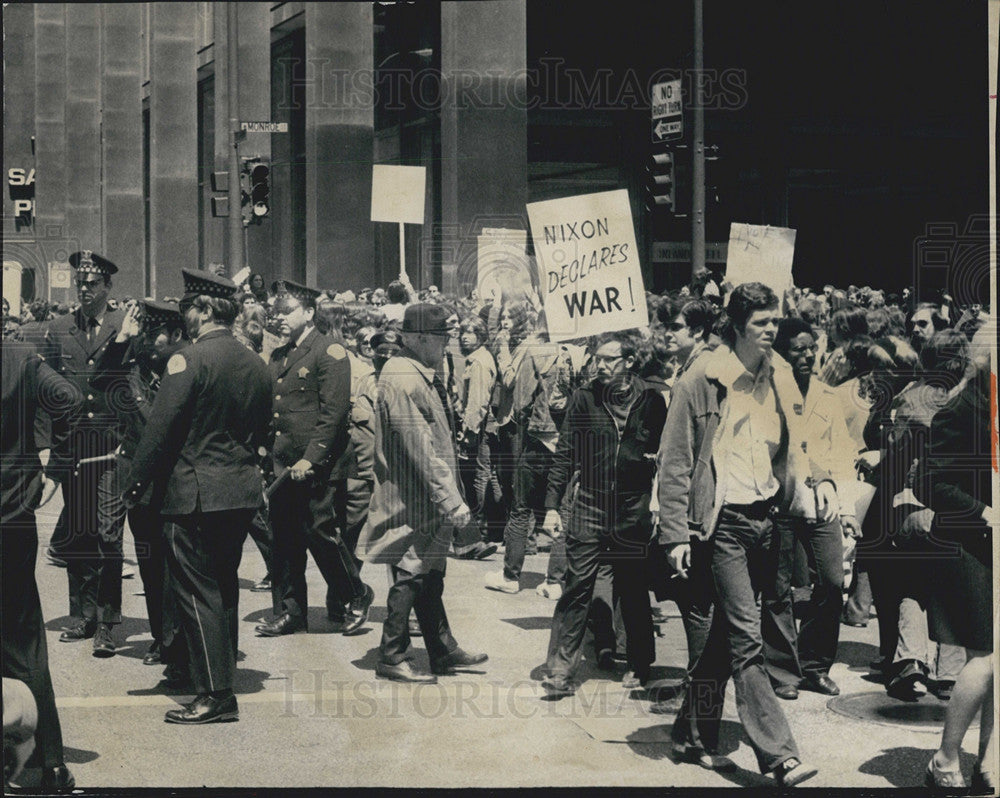 1972 Press Photo  Viet Nam War Protesters Chicago Area - Historic Images