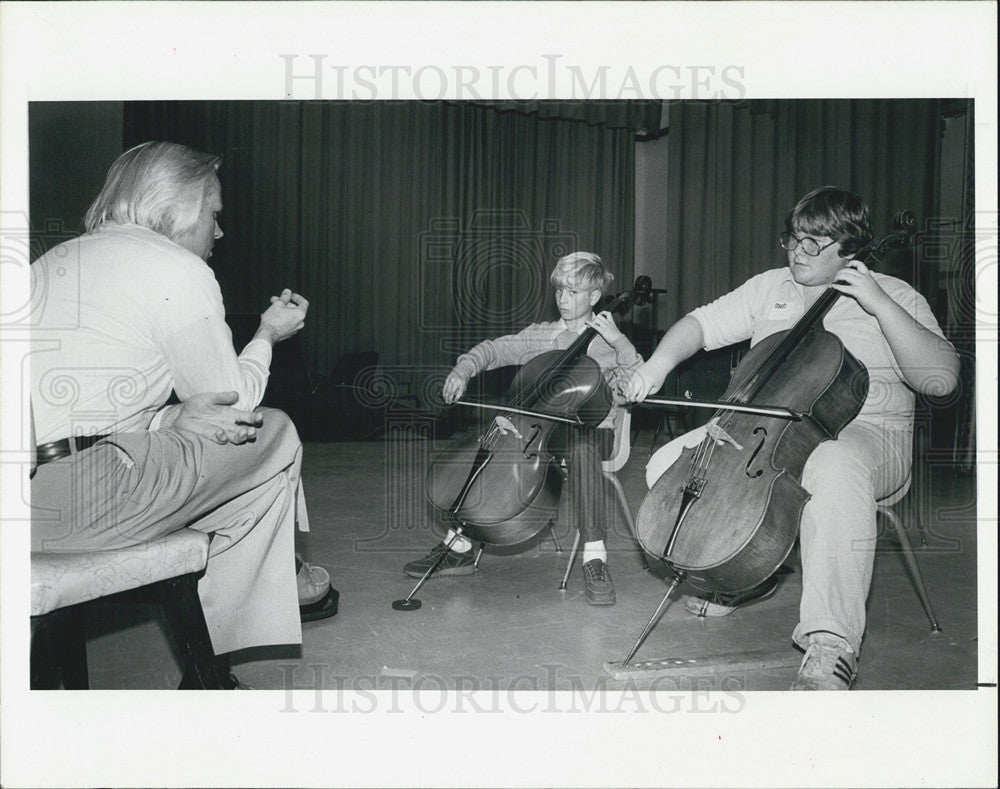 1961 Press Photo FDU String Instructor Nesbit Working with Students - Historic Images