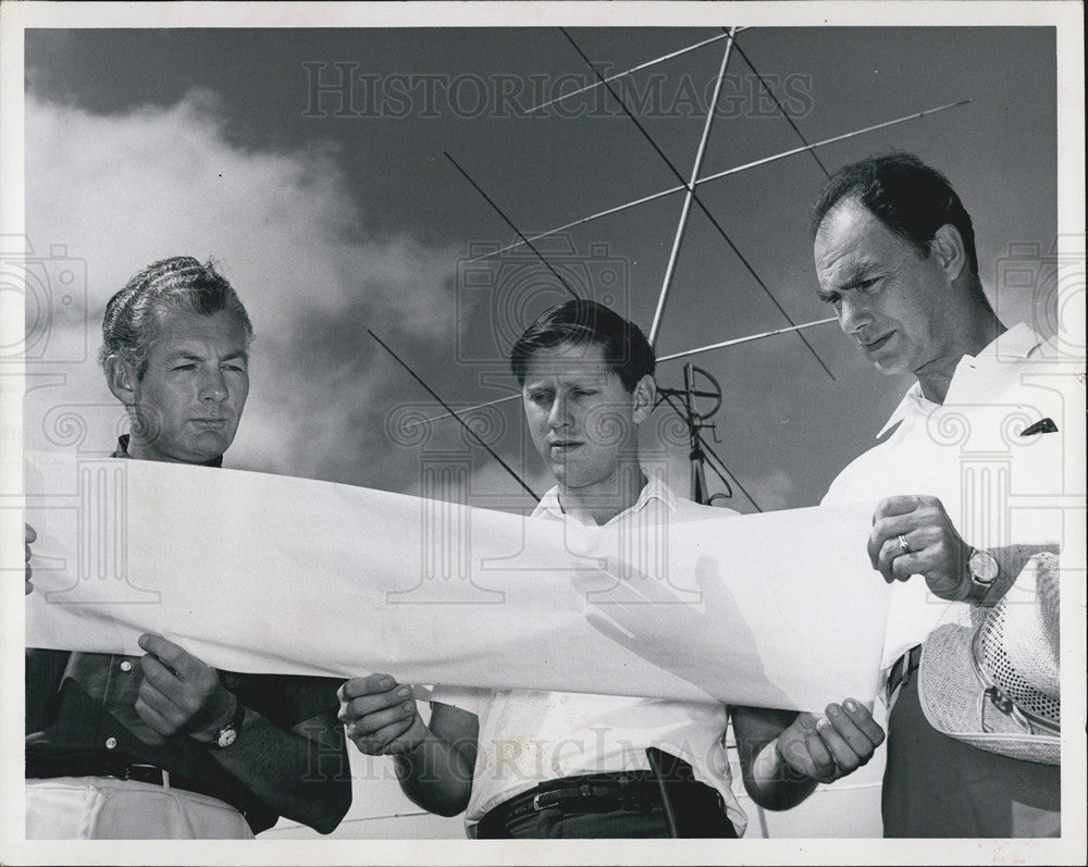 1967 Press Photo Prof. Barrow with James Merritt and Halvard Togersen - Historic Images