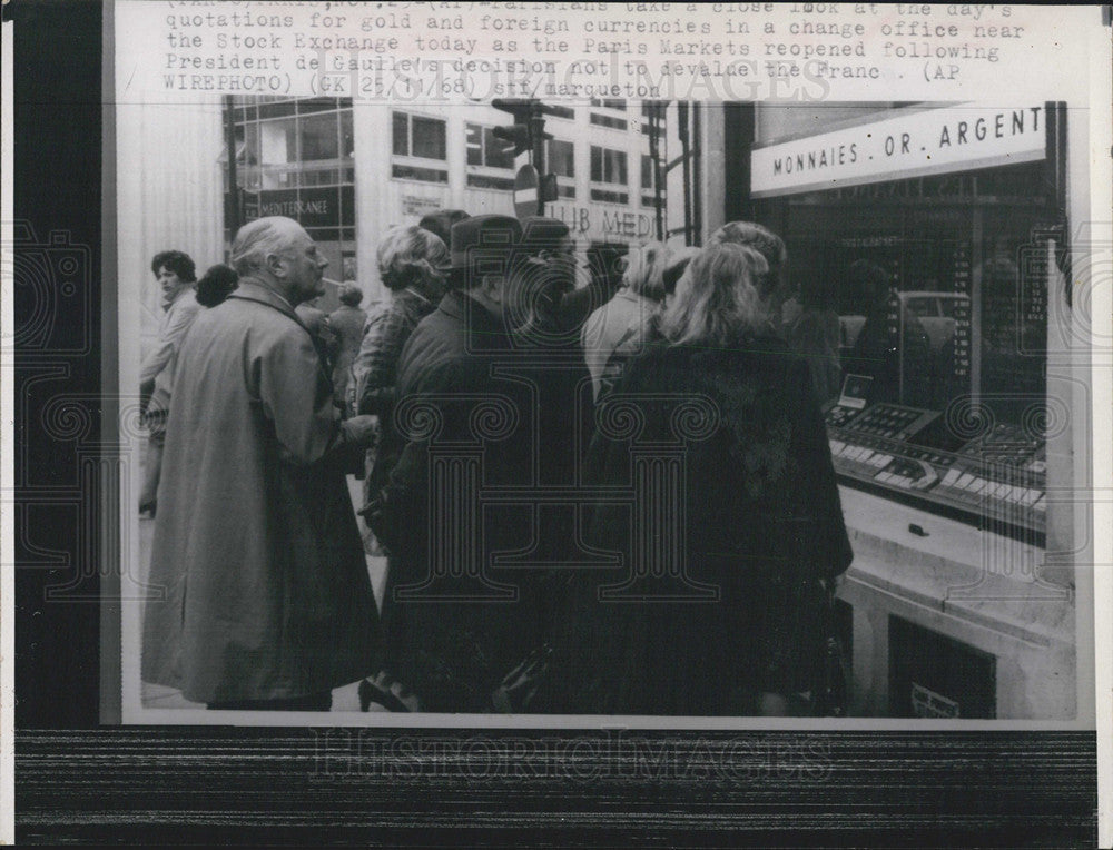 1968 Press Photo French Window Shop Gold, Foreign Currency Quotes - Historic Images