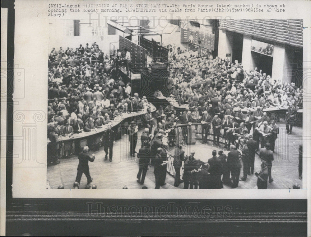 1969 Press Photo Paris Stock Market Jammed Packed at Opening - Historic Images