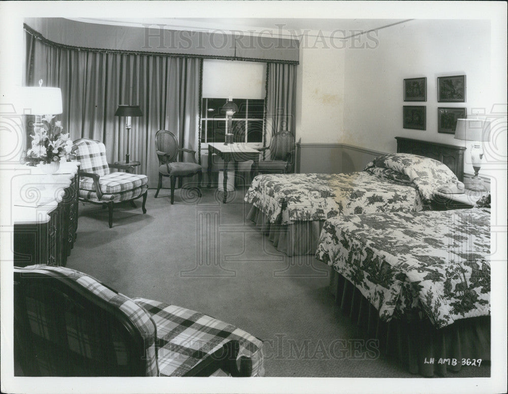 1966 Press Photo Hotel Guest Room Decorated by Richard Himmel - Historic Images