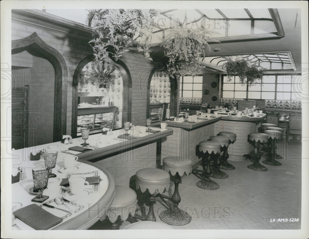 1966 Press Photo Charming Coffee House The Greenery at Ambassador Hotel - Historic Images